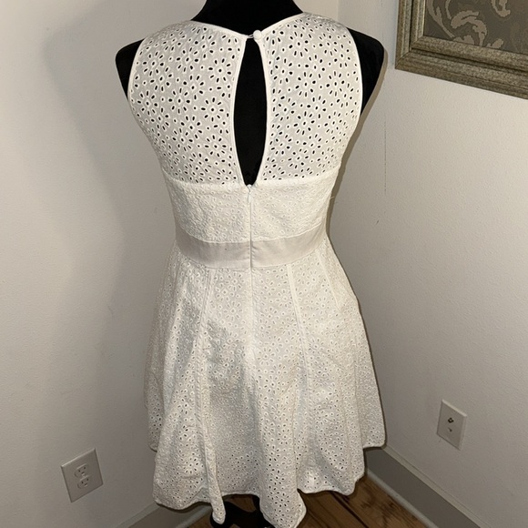 Eliza J white eyelet fit and flare above the knee cotton sleeveless dress Sz 6 - Picture 5 of 9